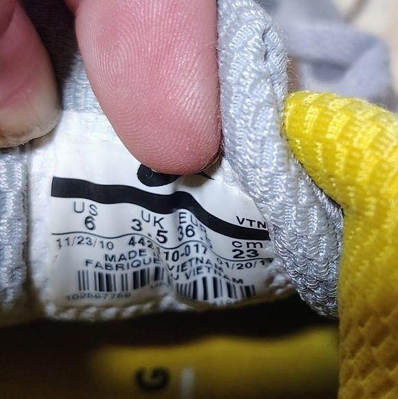Nike Gray and Yellow Sneakers - Picture 3 of 6
